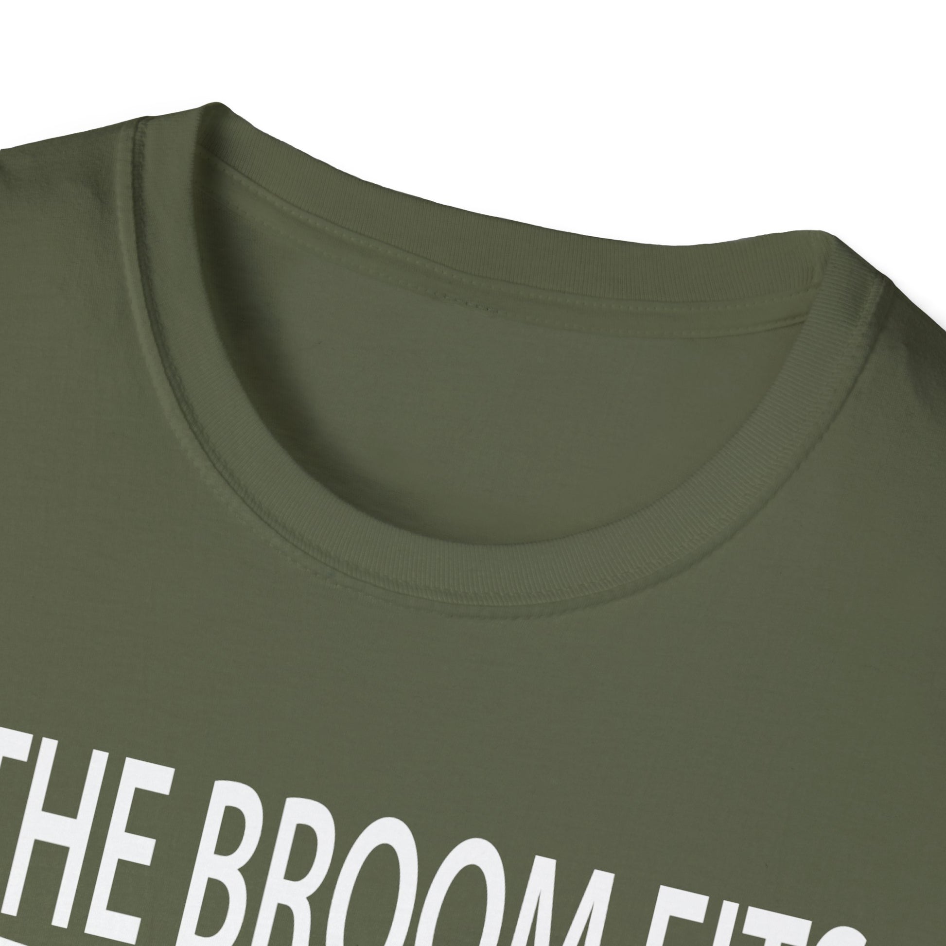If The Broom Fits Ride It Halloween Outfit - Halloween Witch Tee Unisex Softstyle T-Shirt