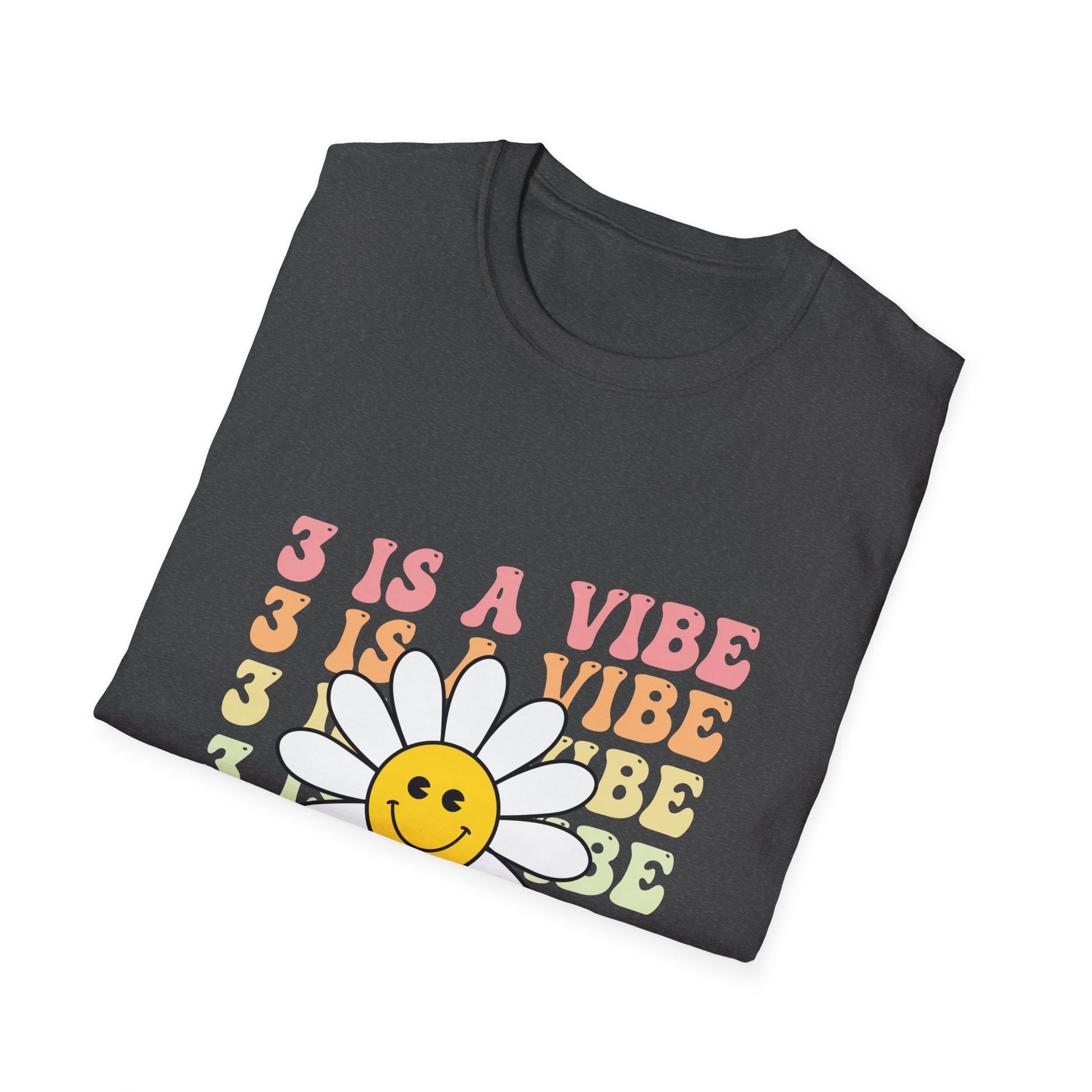 T‑Shirt — "3 Is A Vibe" Retro Daisy Graphic Tee